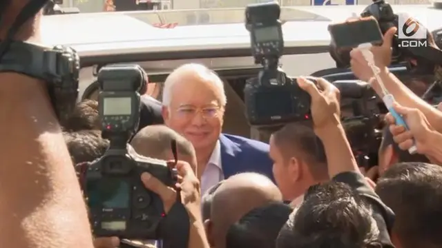Najib Razak, eks PM Malaysia hari ini mendatangi komisi pemberantasan korupsi Malaysia. Ia diperiksa dalam dugaan korupsi dan pencucian uang dana 1MDB.