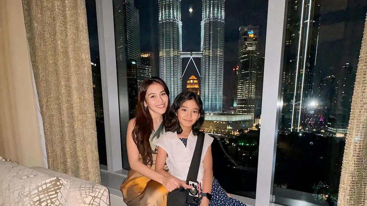 Potret Ayu Ting Ting yang sedang liburan ke Malaysia (Sumber: Instagram/@ayutingting92)