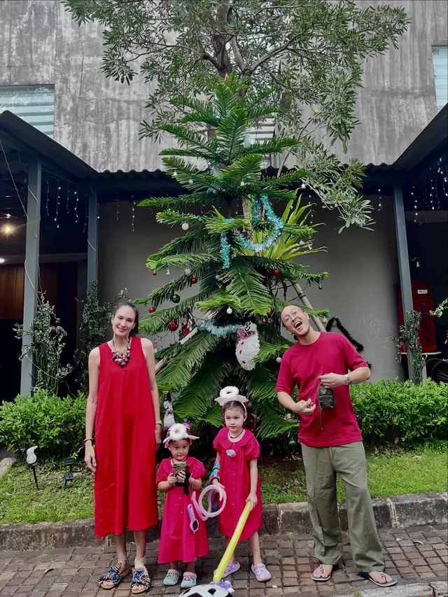 Parade Busana Serba Merah Selebriti Rayakan Natal, dari Jessica Mila hingga Wulan Guritno