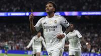 Penyerang Real Madrid asal Brasil bernomor punggung 11, Rodrygo, merayakan gol pertama timnya selama pertandingan pekan ke-6 League Phase UEFA Champions League antara Real Madrid CF dan Manchester City di Stadion Santiago Bernabeu di Madrid, Kamis (11-12-2025). (Pierre-Philippe MARCOU/AFP)
