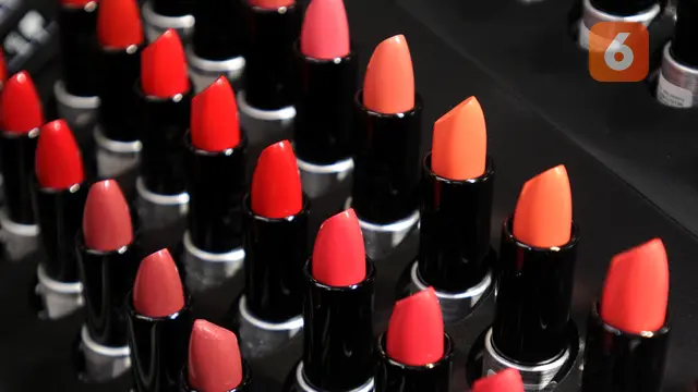 5 Keunggulan Lipstik yang Bisa Jadi Seluruh Alat Makeup