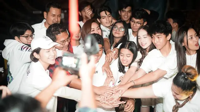 Sudah 2 Tahun Bareng, Ini 7 Potret Perpisahan Pemain Sinetron Dari Jendela SMP