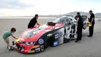 Mobil balap Chevrolet Camaro SS yang didesain dengan sampul album terbaru Taylor Swift "Reputation" disiapkan di Las Vegas, Nevada (10/11). Album ke-6 Taylor Swift terdiri dari 15 lagu. (AFP Photo/Getty Images/AFP)