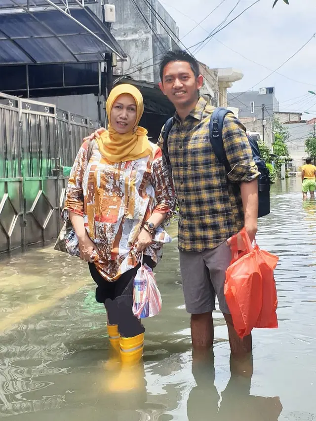 Jadi Korban Banjir, Ini 5 Momen Stafsus Belva Devara Saat Mengungsi