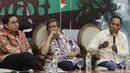 Anggota MPR Fraksi Gerindra, Fadli Zon (kiri) bersama pakar komunikasi politik Hamdi Muluk (tengah) dan Anggota MPR Fraksi PDIP Komarudin Watubun (kanan) saat menjadi narasumber diskusi Empat Pilar MPR di Jakarta, Jumat (5/10). (Liputan6.com/JohanTallo)