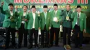 Ketua Umum PPP Muktamar Jakarta Humphrey Djemat foto bersama petinggi partai usai membuka Mukernas III PPP Muktamar Jakarta di Kantor DPP PPP, Menteng, Kamis (15/11).  (Merdeka.com/Iqbal Nugroho)