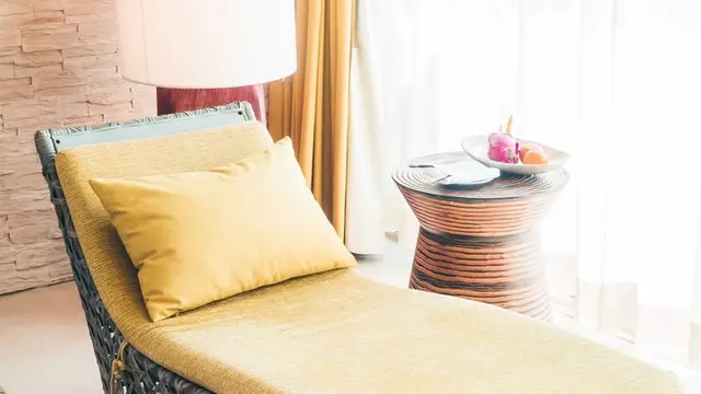 Model Dipan Kayu Sofa Single Bed untuk Tidur dan Bersantai/Freepik