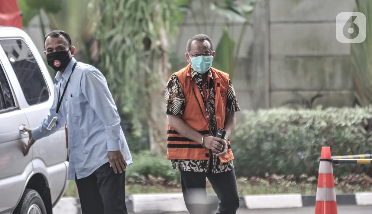 Tersangka mantan Sekretaris Mahkamah Agung (MA) Nurhadi saat tiba di Gedung KPK, Jakarta, Kamis (23/7/2020). Nurhadi kembali menjalani pemeriksaan lanjutan sebagai tersangka terkait kasus suap dan gratifikasi penanganan perkara di MA senilai Rp46 miliar. (merdeka.com/Iqbal S Nugroho)