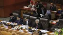 Sidang Paripurna DPR RI yang dipimpin oleh Fadli Zon menetapkan Komjen Pol Badrodin Haiti sebagai Kapolri, Jakarta, Kamis (16/4/2015). (Liputan6.com/Helmi Afandi) 