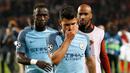 Penyerang Manchester City, Sergio Aguero (depan) tertunduk lesu usai pertandingan melawan AS Monaco pada leg kedua babak 16 besar Liga Champions di stadion Louis II, Monaco (16/3). City gagal lolos ke perempat final Liga Champions. (AP/Claude Paris)