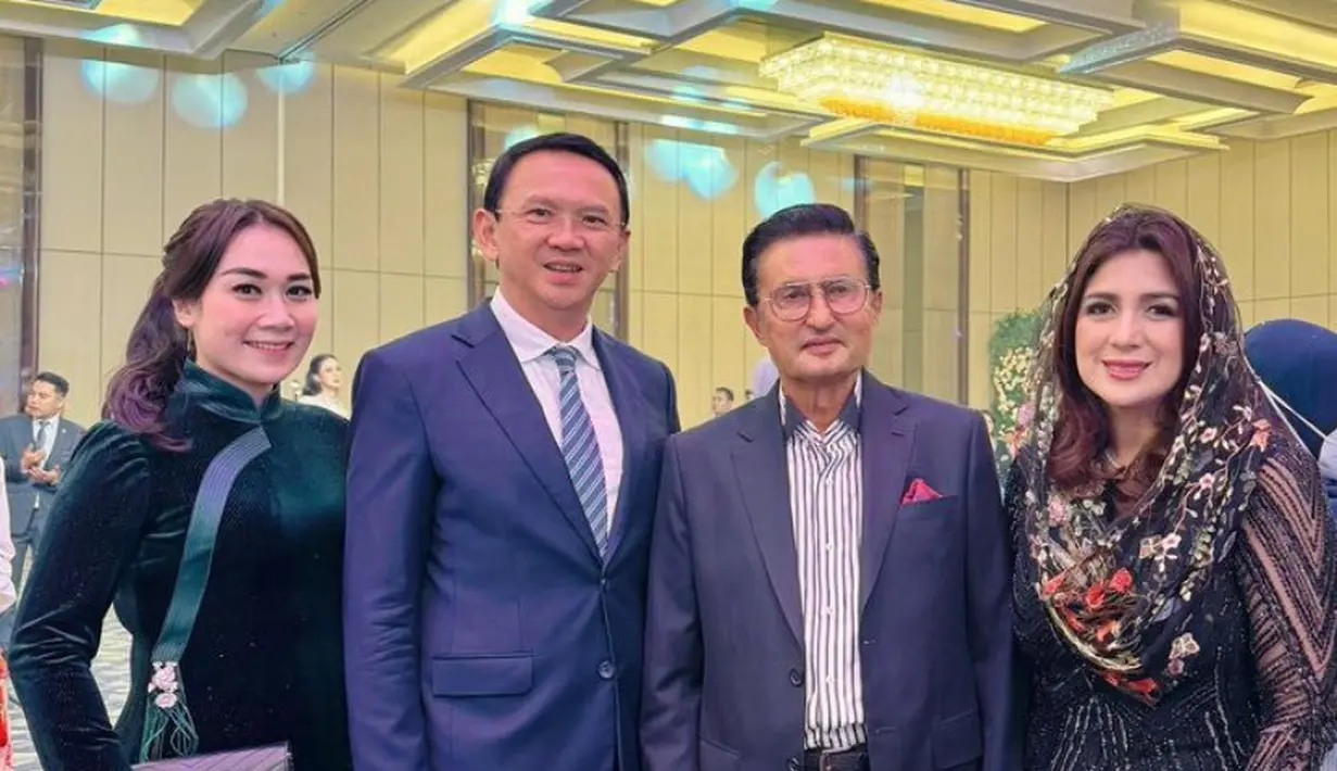 Basuki Tjahaja Purnama atau Ahok hadir di ulang tahun Ashanty bersama sang istri, Puput. Keduanya pun tampil serasi dengan outfit yang dikenakan.  [Instagram/@btpnd]