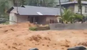 Banjir Menerjang Kota Padang