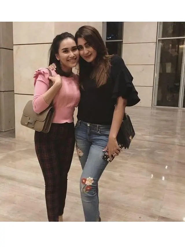 6 Potret Persahabatan Ayu Ting Ting dan Tania Nadira, Bak Saudara Kandung