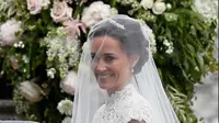 Saat bulan madu bukan berarti Anda tak bisa tampil gaya, simak gaya stylish Pippa Middleton berikut ini. (Foto: AP)