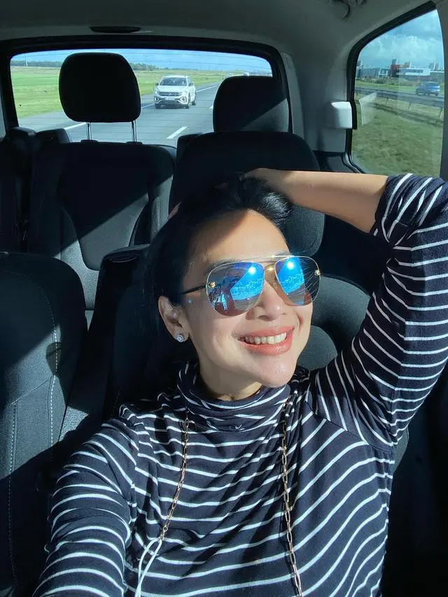 Feni Rose bahagia dengan status janda (Instagram/fenirose)