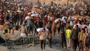 Militer Israel terus menyerang warga yang tengah menunggu makanan di dekat pusat distribusi bantuan Israel di Koridor Netzarim, Gaza Tengah. Tiga orang tewas akibat serangan tersebut. (BASHAR TALEB/AFP)