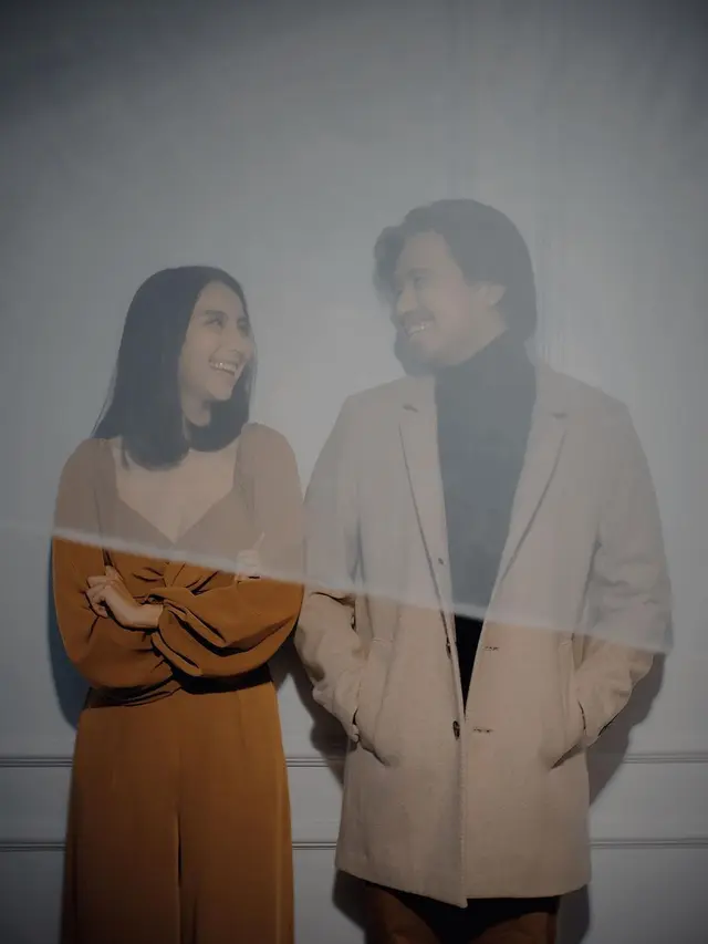 7 Potret Mesra Joshua Suherman dan Clairine Clay, Keluarkan Singel Bersama