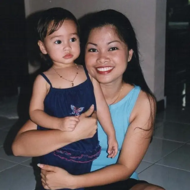 6 Foto Masa Kecil Caitlin Halderman, Ekspresif Sedari Dulu