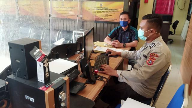 Laporan soal KTP palsu milik TKA di Polda Sultra.(Liputan6.com/Ahmad Akbar Fua)
