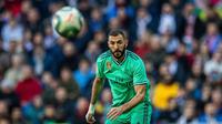 Pemain Real Madrid Karim Benzema saat bertanding melawan Espanyol pada La Liga di Stadion Santiago Bernabeu, Madrid, Spanyol, Sabtu (7/12/2019). (AP Photo/Bernat Armangue)