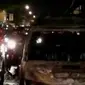 Angkot jurusan Pasar Baru-Kronjo terbakar di Tangerang. Sementara itu seorang pengendara motor tewas saat bertabrakan dengan sebuah mobil.