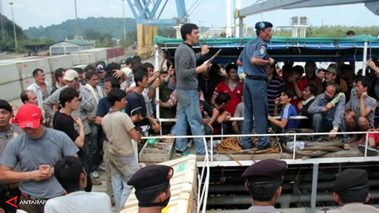 imigran130329b.jpg