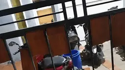 Rumah Polisi Karawang Dirusak Sekelompok Orang Bawa Senjata Tajam
