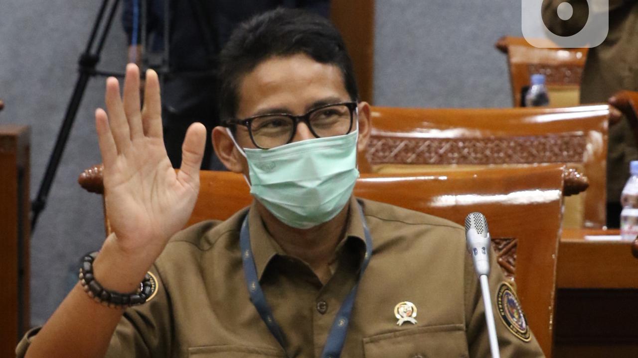 Rapat Perdana dengan DPR, Begini Gaya Menparekraf sandiaga uno