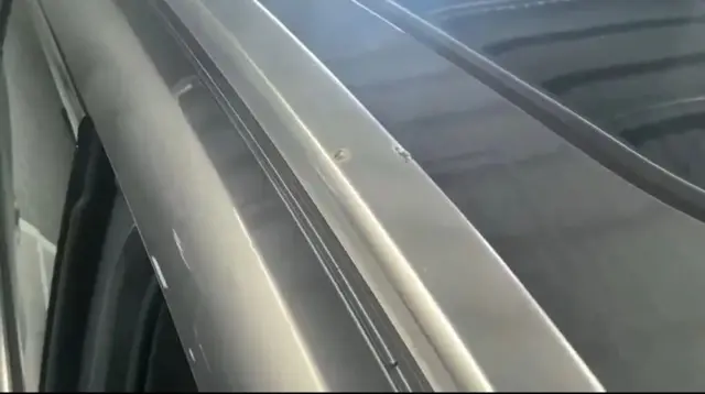 Hanya ditemukan dua titik bekas sambaran di atap (Carnewschina)