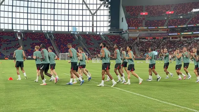 Suasana Open Training Liverpool