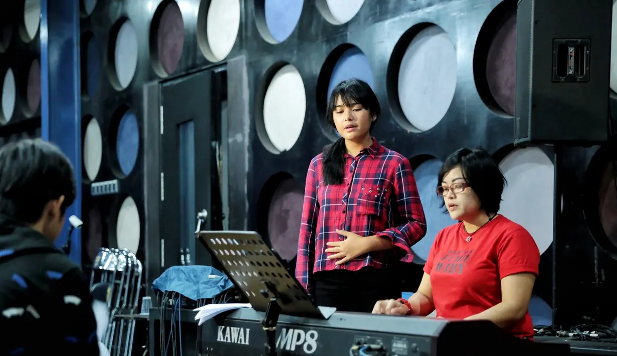 "Masih dirahasiakan jadwal penayangannya. Jadi akan diumumkan pada malam puncak SCTV Awards 2016 nanti, ditunggu ya," ungkap Amanda Manopo kepada Bintang.com di kawasan Antasari, Jakarta Selatan, Selasa (22/11/2016). (Adrian Putra/Bintang.com)