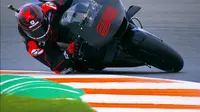 Aksi Jorge Lorenzo sebagai pembalap anyar Repsol Honda pada tes pramusim MotoGP 2019 di Valencia. (Twitter/MotoGP)