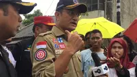 Menteri Sosial Juliari Batubara saat meninjau banjir di Ciledug, Tangerang. (Merdeka.com/Muhammad Genantan Saputra)