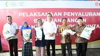 Memasuki 2024, pemerintah melanjutkan pendistribusian Bantuan Pangan Cadangan Beras Pemerintah (BP-CBP) di 38 provinsi dengan alokasi sebanyak 22.004.077 penerima atau 220.040.770 kilogram (kg) beras per bulan. Setiap penerima akan mendapatkan 10 kg beras. (Dok. Pos Indonesia)