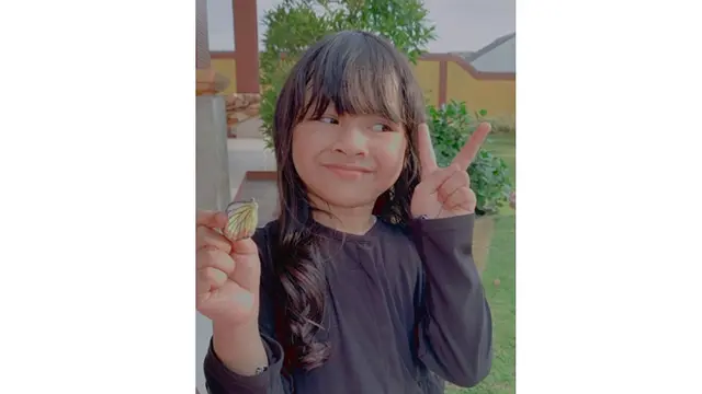 Jarang Tersorot, Ini 6 Potret Zulaiha Putri Sulung Ustaz Riza Muhammad
