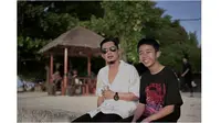 Potret kenangan drummer Matta Band dengan putranya yang meninggal hanyut di Nusa Penida. (sumber: Instagram/bachman.jr)