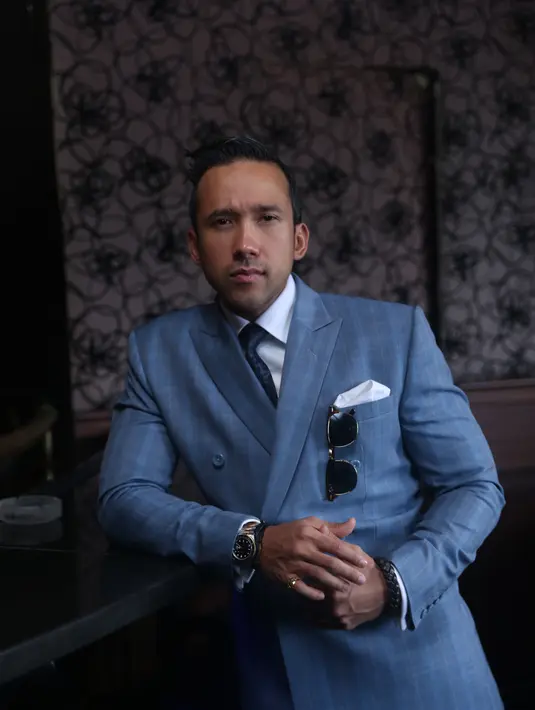 Maruli pernah menggandeng Syahrini dalam sebuah lagu berjudul ‘Cinta Sendirian’ dengan genre pop. Lalu, ia mencoba genre lain dengan menggaet DJ papan atas, Winky Wiryawan dalam sebuah lagu genre EDM berjudul ‘Love Comes Around’. (Andy Masela/Bintang.com)