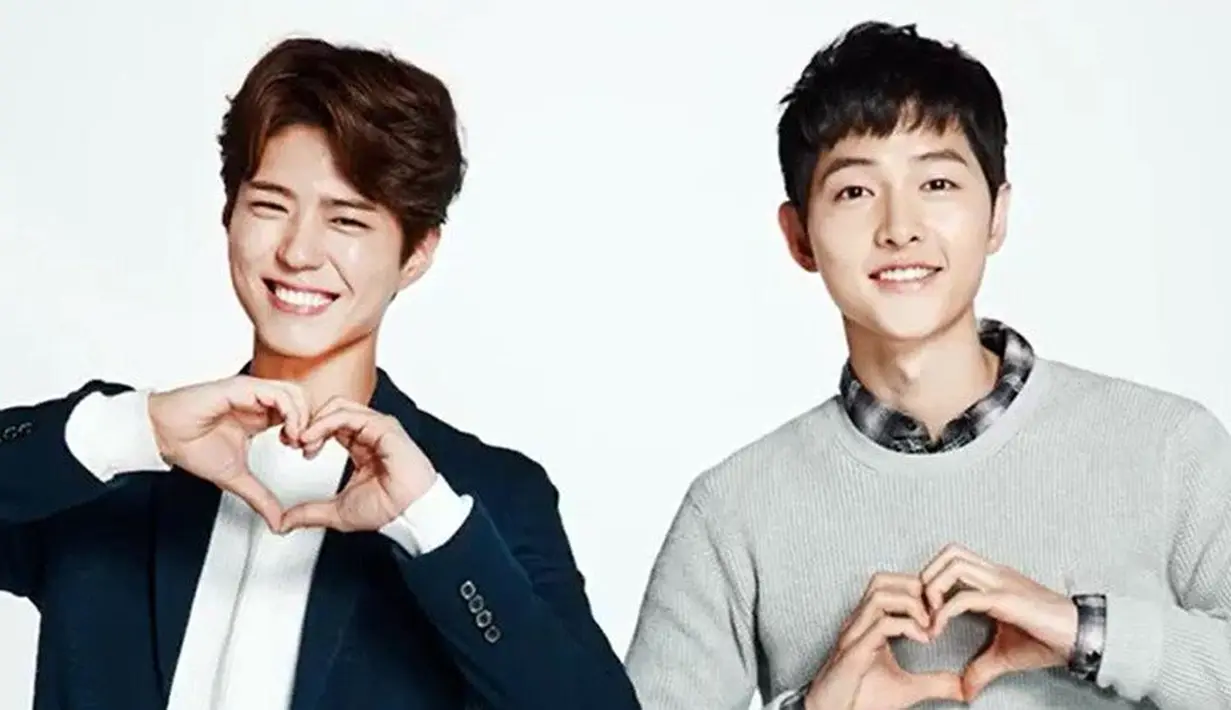 Dalam budaya hiburan Korea, tema foto seperti itu dianggap cute. Dan bukan hal yang aneh ketika pria membawa bunga sambil memasang wajah manis. (Foto: allkpop.com)