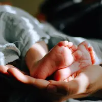 Stunting adalah kondisi di mana bayi memiliki kondisi kekurangan gizi. (unsplash.com/@omarlopez1)