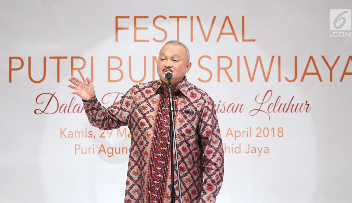 Gubernur Sumatera Selatan, Alex Nurdin memberikan sambutan pada acara Festival Putri Bumi Sriwijaya (PBS) yang diselenggarakan oleh Indonesia Tionghoa di Jakarta, Kamis (29/3). (Liputan6.com/Pool/Agus)