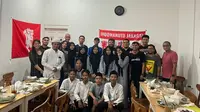 Indomanutd Jakarta merayakan HUT ke-24 dengan buka bersama anak-anak panti asuhan. (Bola.com/Dok.Indomanutd Jakarta).
