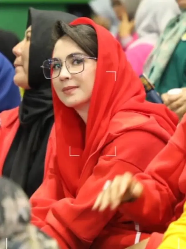 Arumi Bachsin cantik dengan kerudung (Instagram/arumibachsin_94)