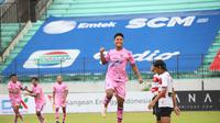 Striker Persita, Ahmad Nur Hardianto saat mencetak gol ke gawang Madura United di BRI Liga 1. (Persita Media)