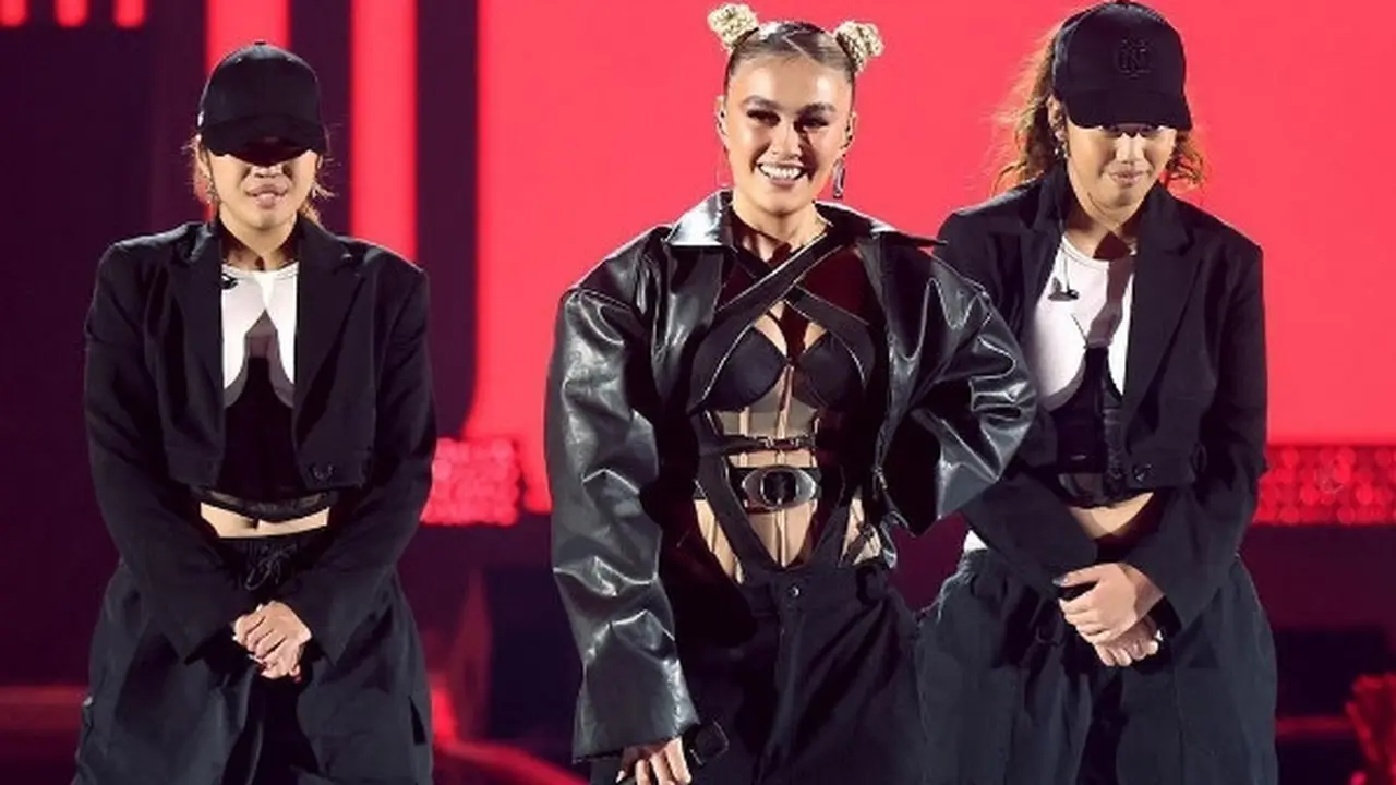 Putri Tora Sudiro Jadi Penari Latar Agnez Mo di iHeartRadio Music Festival 2023, Banjir Pujian