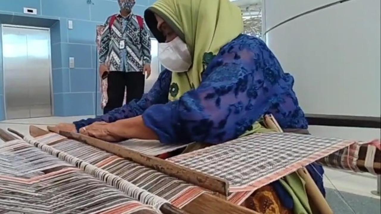 Senjakala Pengrajin Kain Tenun Gadod Khas Majalengka