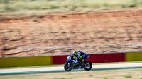 Pembalap Movistar Yamaha, Valentino Rossi saat beraksi pada kualifikasi MotoGP Aragon 2018. (Twitter/Yamaha MotoGP)