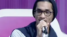 Afgan membawakan Lagu Jodoh Pasti Bertemu dalam acara Inbox SCTV (06/04/2014).