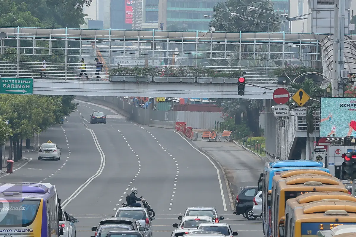 20151120-Jembatan-Penyeberangan-Orang-Jakarta-FF