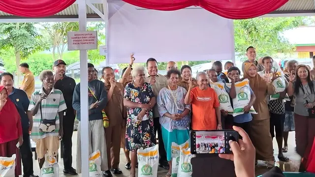 Sambut HUT ke-80 RI, BULOG Gaspol Salurkan Bantuan Pangan dan Gelar GPM di Papua