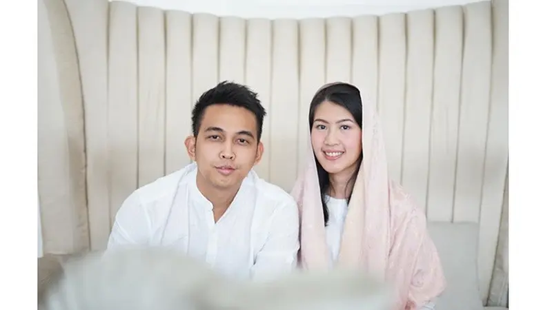 6 Momen Mesra Naga Eks Lyla Bareng Istri, Hamil Setelah 8 Tahun Menikah